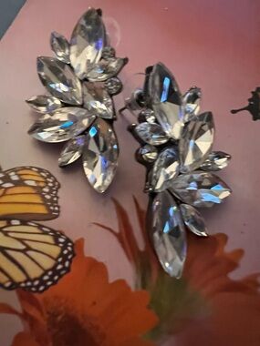 💕 NEW Crystal Marquise Cluster Pierced Earrings 💕